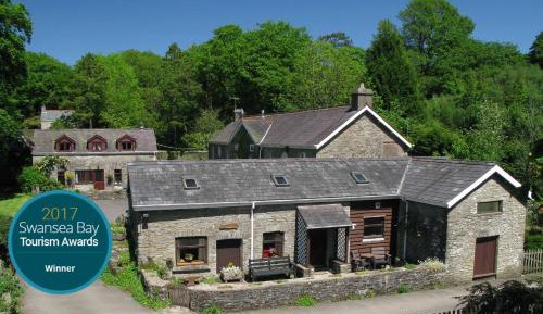 Deluxe Cottage with River View
