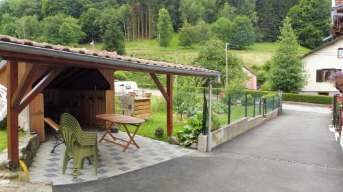 Three-Bedroom Apartment with Mountain View