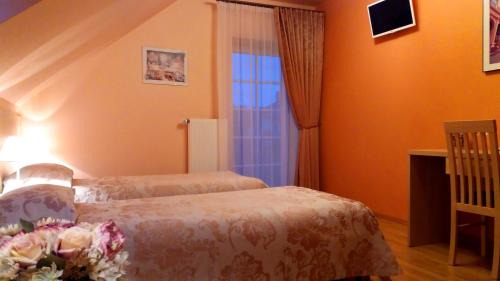 Twin Room with Shared Bathroom