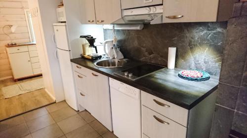 One-Bedroom Cottage - Lake View