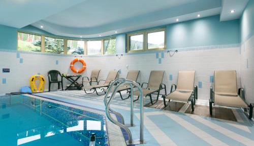 Apartment with Mountain View