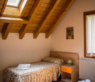 Apartment with Mountain View