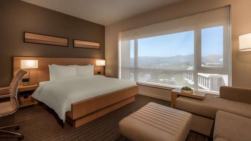 King Room with Sofa Bed
