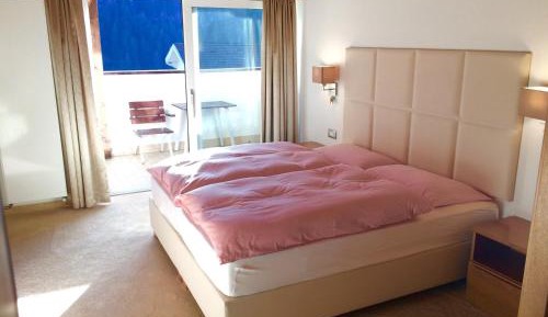 One-Bedroom Apartment with Balcony