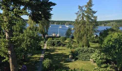 Apartment with Lake View