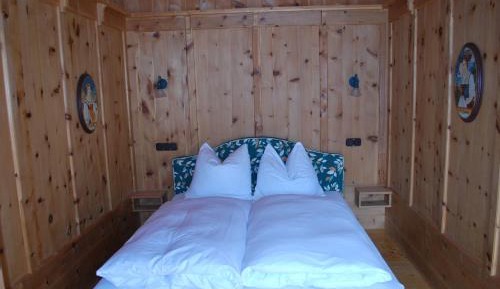 Studio Apartment (2 Adults)