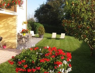 Apartment with Garden View