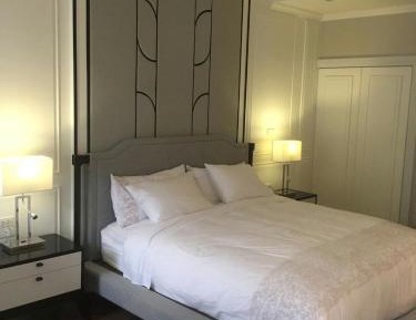 Deluxe King Suite with Balcony