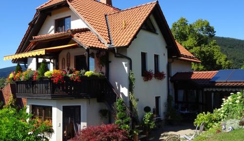 Apartment with Mountain View