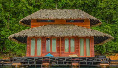 Family Room with Lake View