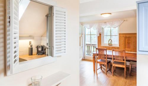 Two Bedroom-Apartment with Mountain View