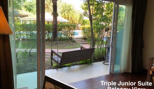 Junior Triple Suite