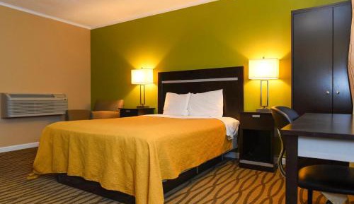 Queen Room - Non-Smoking