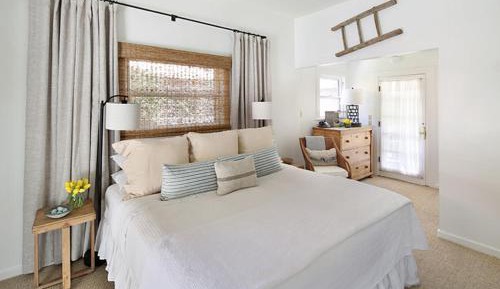 Deluxe Suite with Spa Bath