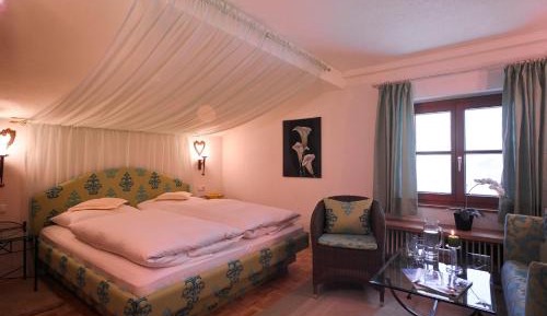 One-Bedroom Apartment (2 Adults)
