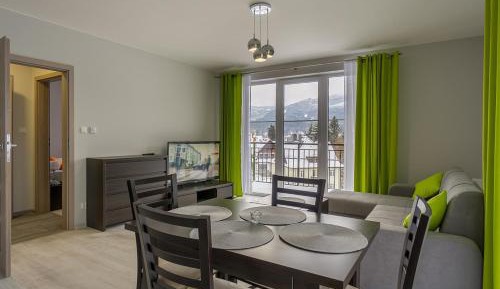 Apartment with Mountain View