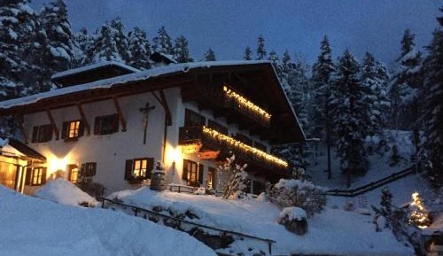 Large One-Bedroom Apartment with Balcony