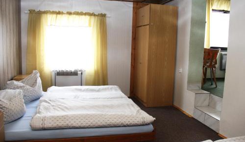 Family Room with Garden View