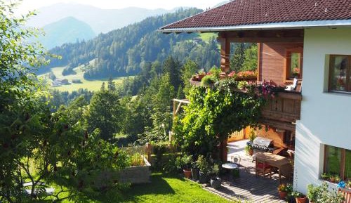 Apartment with Mountain View