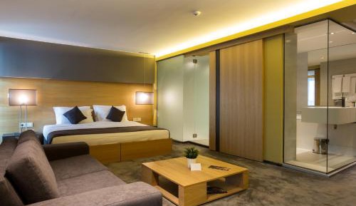 Deluxe King Suite