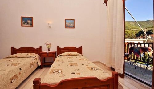Studio (2 Adults)