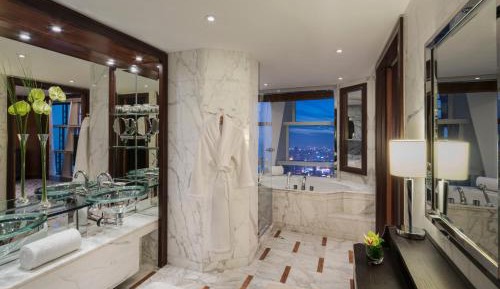 Grand King Suite with View