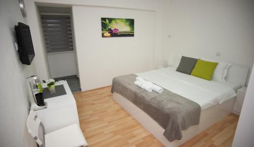 Apartment with Shower