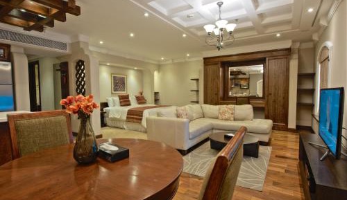 Deluxe King Studio City View  