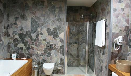 Deluxe Cave Triple Room