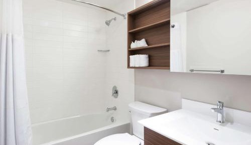 Standard Room - 2 Queens - Non-Smoking - Bathtub/Shower