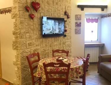 One-Bedroom Apartment with Mountain View