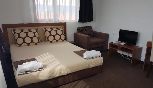 Double Room (2 Adults + 1 Child )
