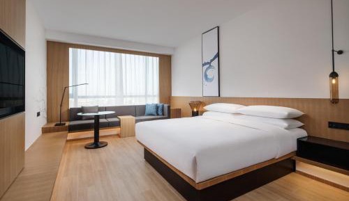 Deluxe King Room