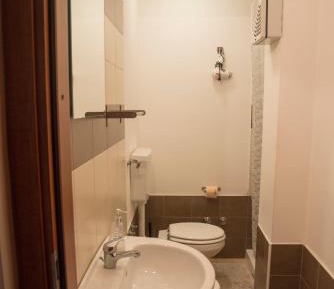 Deluxe Double Room (2 Adults + 1 Child)