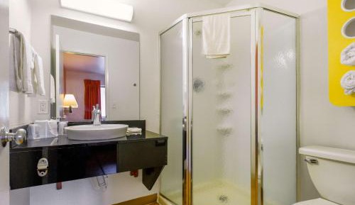 Double Room - Disability Access - Roll In Shower