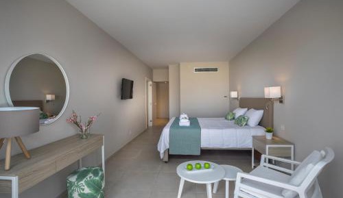Executive Swim Up Suite with Sea View