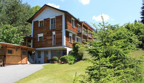 Two-Bedroom Apartment with Mountain View