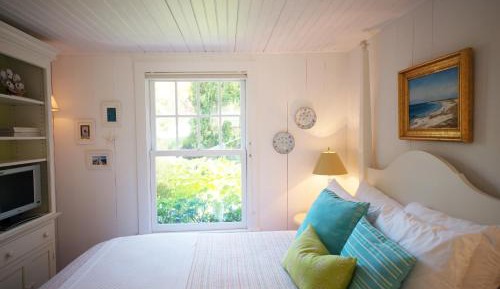 Sleepy Hallow Cottage with Garden View