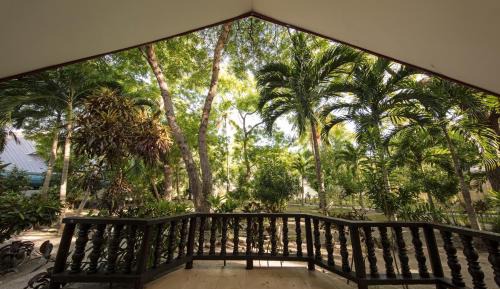 Queen Room with Garden View