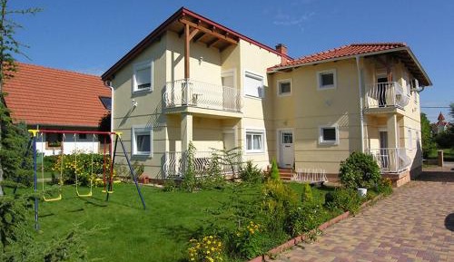 Apartment with Garden View