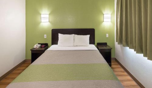 Queen Room - Non-Smoking