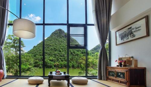 Family Suite with Landmark View