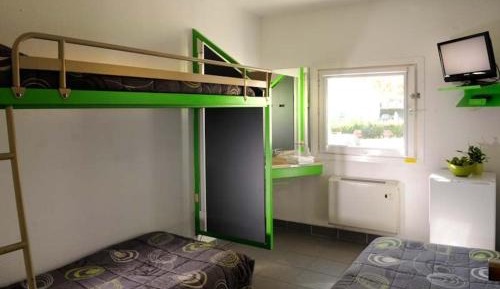 Triple Room (3 single beds) with Shared Bathroom
