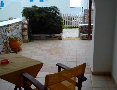 Standard Studio (2-3 Adults) - Ground Floor