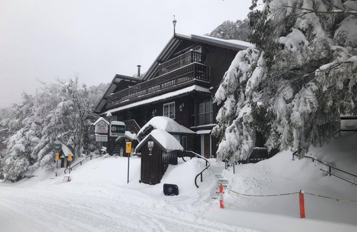 Falls Creek Hotel | Karelia Alpine Lodge