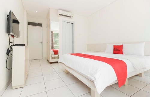 Pancoran Hotel | RedDoorz Near Pancoran
