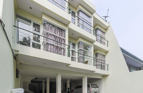 Pancoran Hotel | RedDoorz Near Pancoran