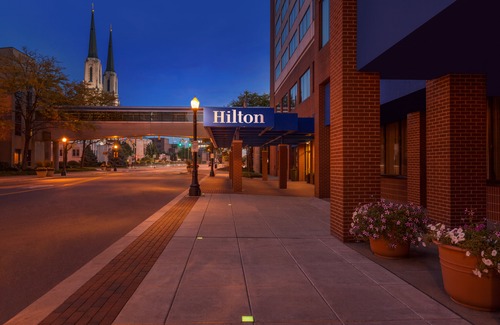 West Central Hotel | Hilton Fort Wayne at The Grand Wayne Convention Center