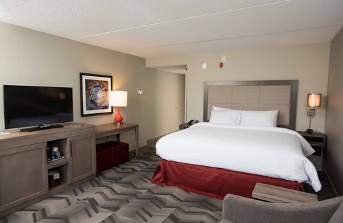 Thunder Bay Hotel | Hampton Inn & Suites by Hilton Thunder Bay