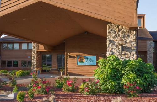 Adrian Hotel | The Carlton Lodge